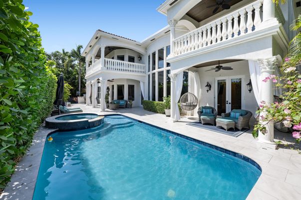 Exterior, Pool