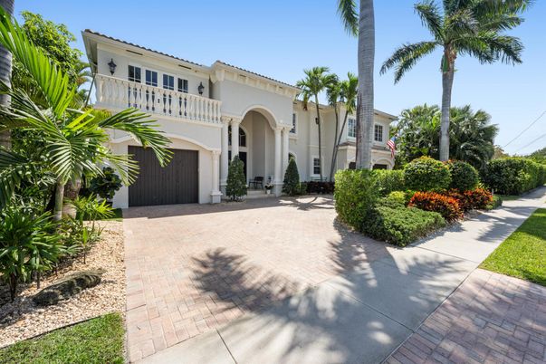 Attached, Exterior, Facade, Mediterranean