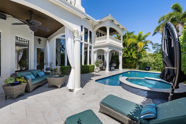 Exterior, Pool