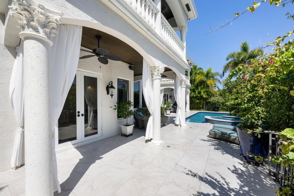 Exterior, Pool