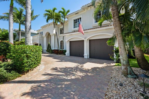 Attached, Exterior, Facade, Mediterranean