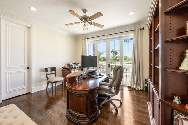 Home Office, Interior, Recessed Lighting, Wood Texture Flooring