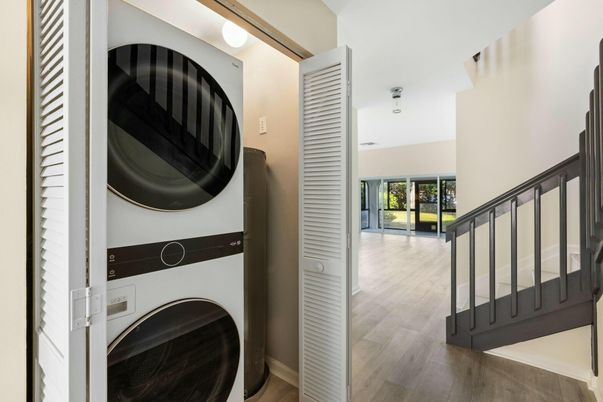 Interior, Utility Closets, Washer, Wood Texture Flooring