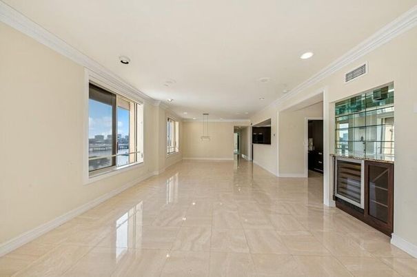 Empty room, Interior, Pendant Lights, Recessed Lighting