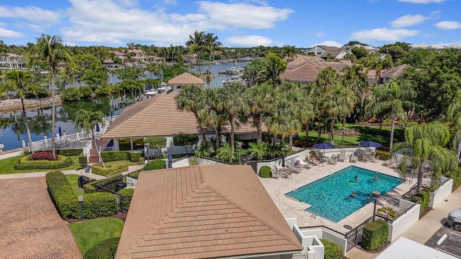 Exterior, Pool, Water