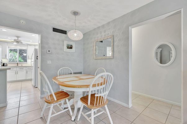 Dining room, Interior, Pendant Lights, Recessed Lighting