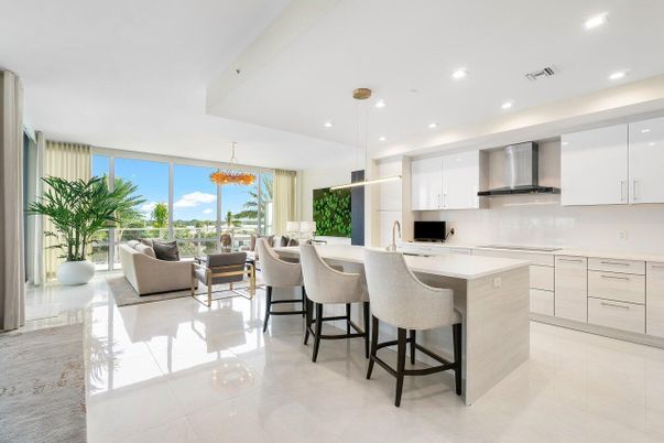 Interior, Kitchen, Living room, Pendant Lights, Recessed Lighting, Stainless Steel Appliances
