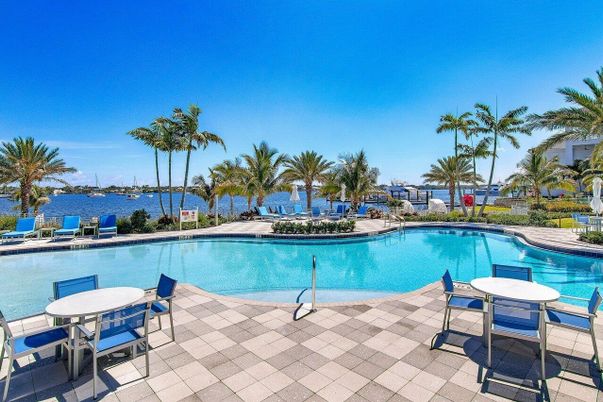 Exterior, Pool, Water