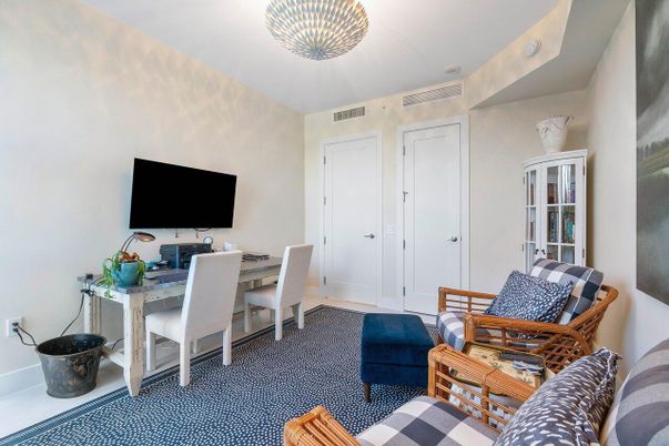 Home Office, Interior