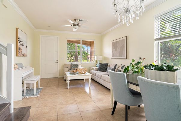 Chandelier, Dining room, Interior, Living room, Piano