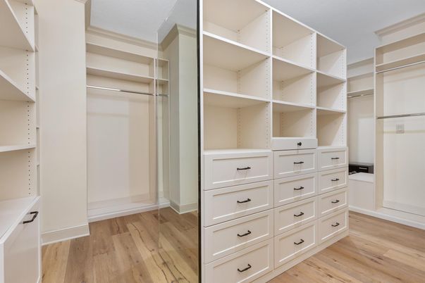 Interior, Walk-in Closets, Wood Texture Flooring