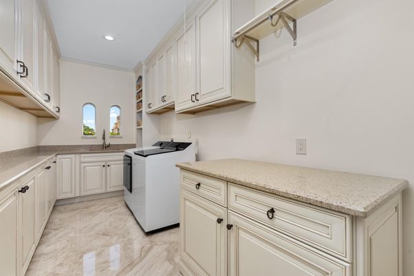 Interior, Kitchen, Recessed Lighting, Washer