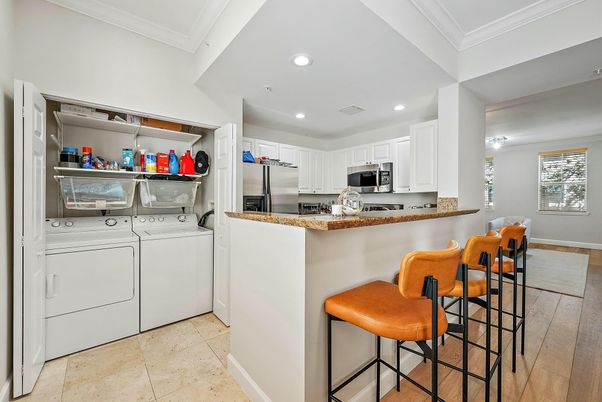 Interior, Kitchen, Recessed Lighting, Washer