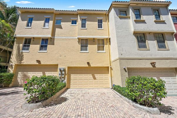 Attached, Exterior, Facade, Rowhouse