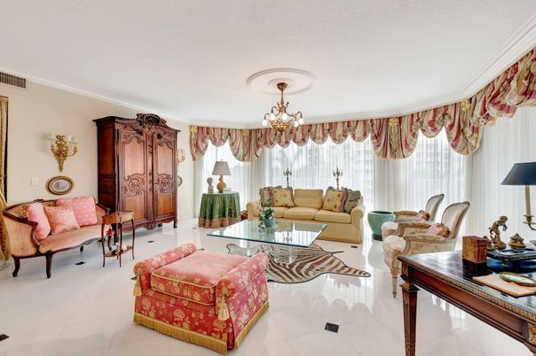 Chandelier, Interior, Living room