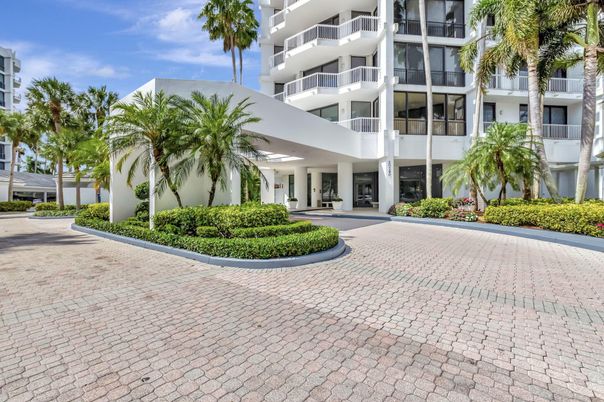 Exterior, Facade, Condo Building