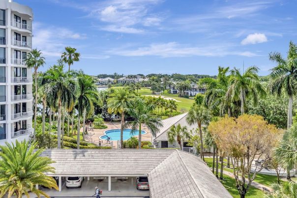 Exterior, Pool, Other, Skyline