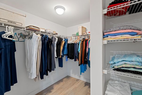 Interior, Walk-in Closets, Wood Texture Flooring