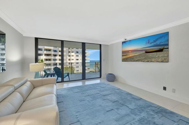 Interior, Living room, Water