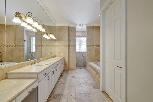 Bathroom, Dual Sink Vanities, Interior, Recessed Lighting