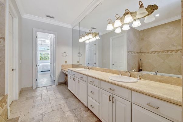 Bathroom, Dual Sink Vanities, Interior, Recessed Lighting