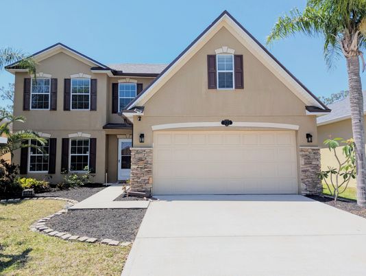 Attached, Exterior, Facade, American Craftsman