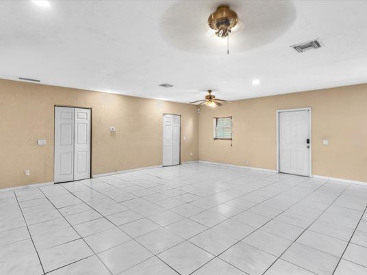 Empty room, Interior, Recessed Lighting