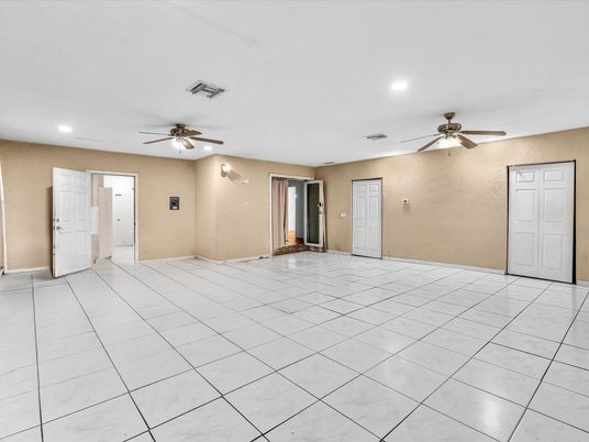 Empty room, Interior, Recessed Lighting