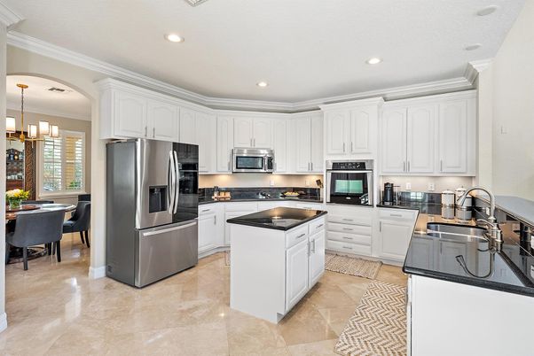 Chandelier, Dining room, Interior, Kitchen, Pendant Lights, Recessed Lighting, Stainless Steel Appliances