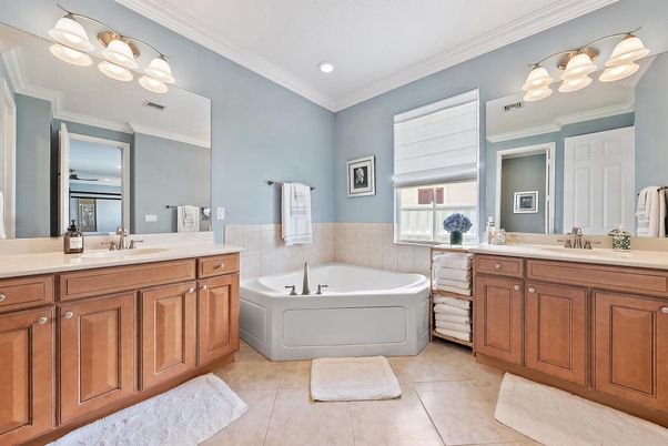 Bathroom, Dual Sink Vanities, Interior, Recessed Lighting