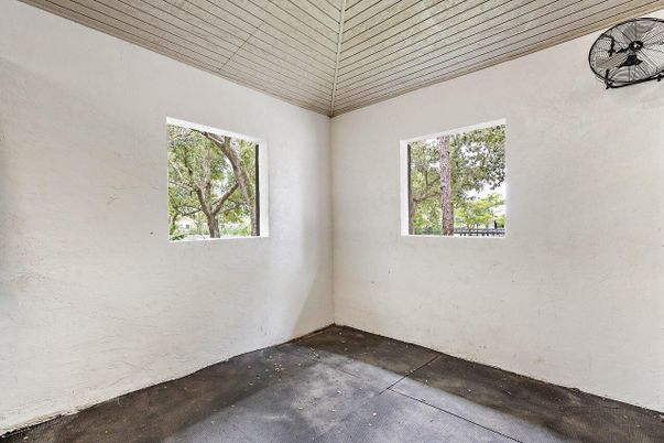 Empty room, Interior