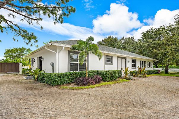 Backyard, Exterior, Facade, Ranch