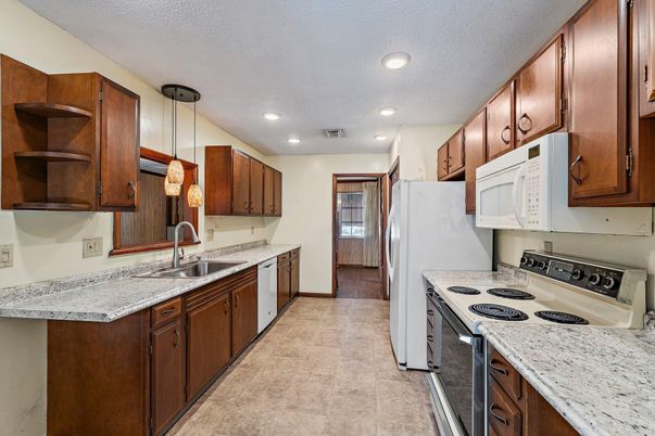 Interior, Kitchen, Pendant Lights, Recessed Lighting, Stainless Steel Appliances