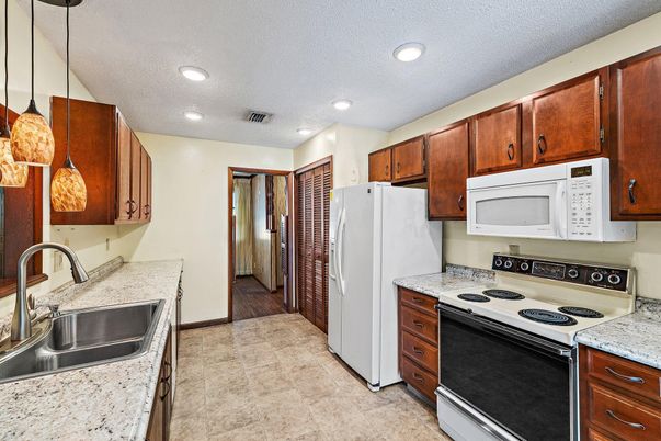 Interior, Kitchen, Pendant Lights, Recessed Lighting