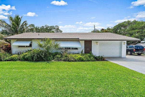 Attached, Exterior, Facade, Brick Facade, Ranch