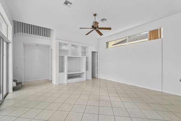 Empty room, Interior
