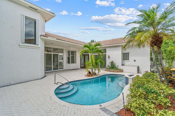 Exterior, Pool