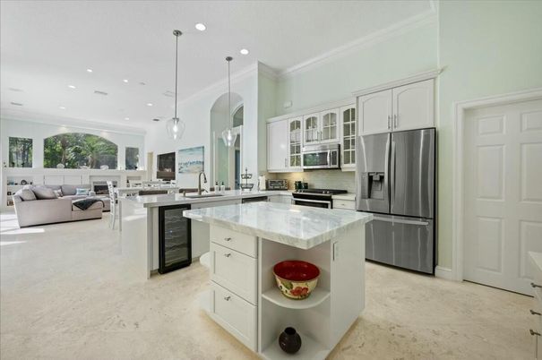 Interior, Kitchen, Living room, Pendant Lights, Recessed Lighting, Stainless Steel Appliances