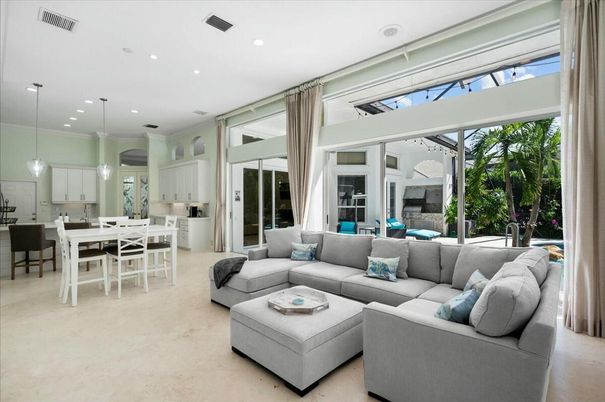 Dining room, Interior, Living room, Pendant Lights, Recessed Lighting