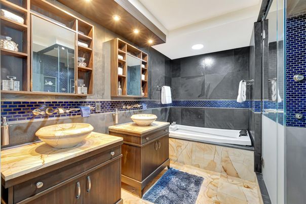 Bathroom, Dual Sink Vanities, Interior, Recessed Lighting