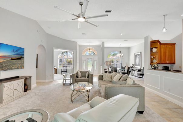 Dining room, Interior, Living room, Pendant Lights, Recessed Lighting