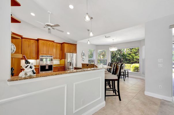 Dining room, Interior, Kitchen, Pendant Lights, Recessed Lighting, Stainless Steel Appliances