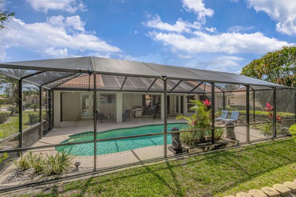 Exterior, Interior, Pool, Sun Room