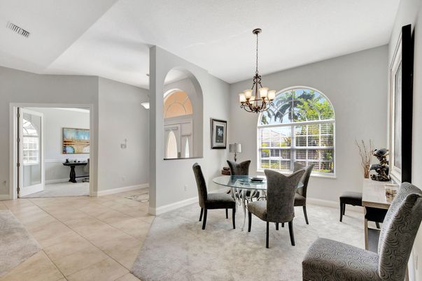 Chandelier, Dining room, Interior, Pendant Lights