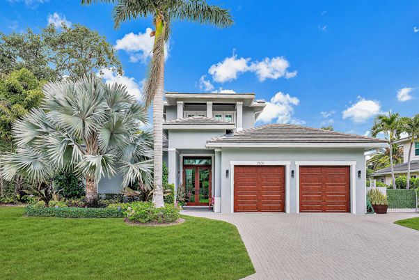 Attached, Exterior, Facade, Mediterranean