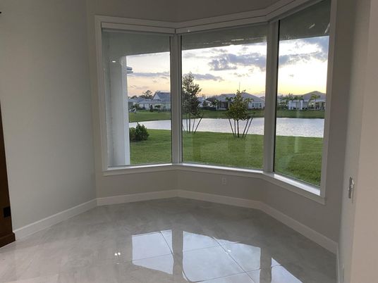 Empty room, Interior, Water