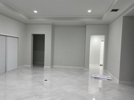 Empty room, Interior, Recessed Lighting