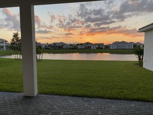 Exterior, Lake