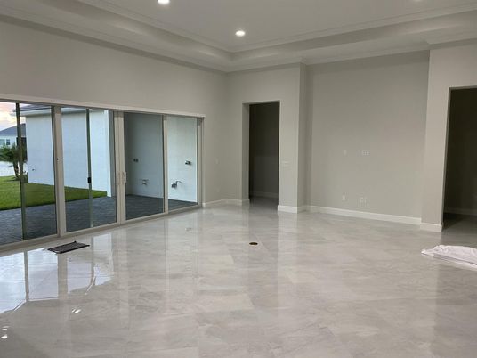 Empty room, Interior, Recessed Lighting