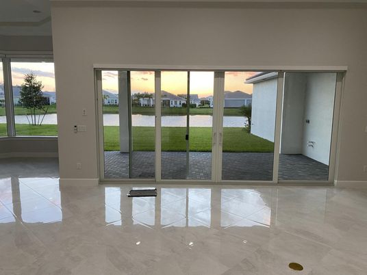 Empty room, Interior, Water